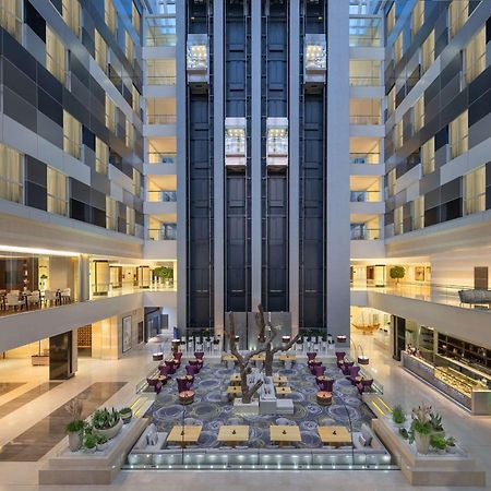 Hotel Hyatt Regency Oryx Ad Dawhah Esterno foto The hotel's lobby