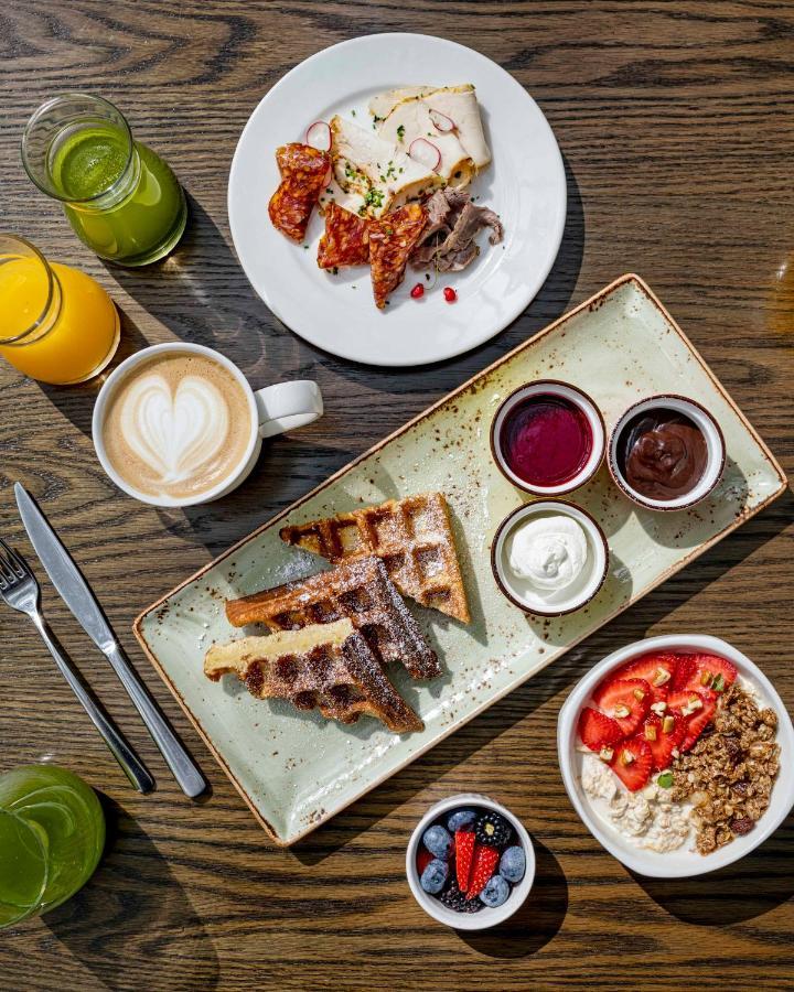 Hotel Hyatt Regency Oryx Ad Dawhah Esterno foto Breakfast at the Hilton London Paddington