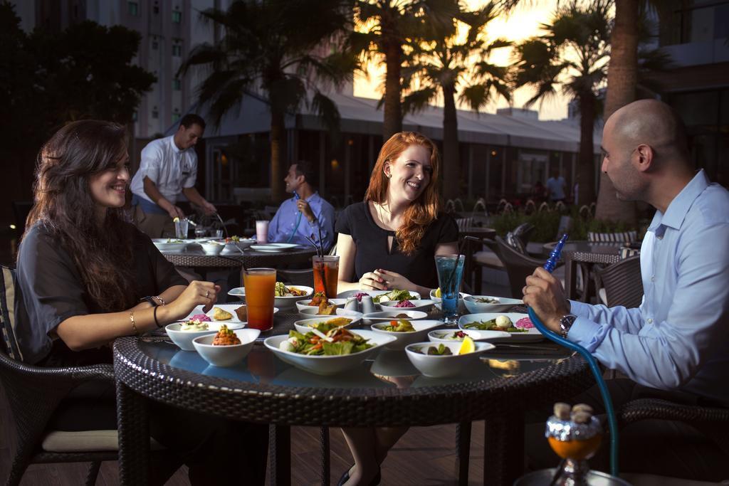 Hotel Hyatt Regency Oryx Ad Dawhah Esterno foto The Terrace