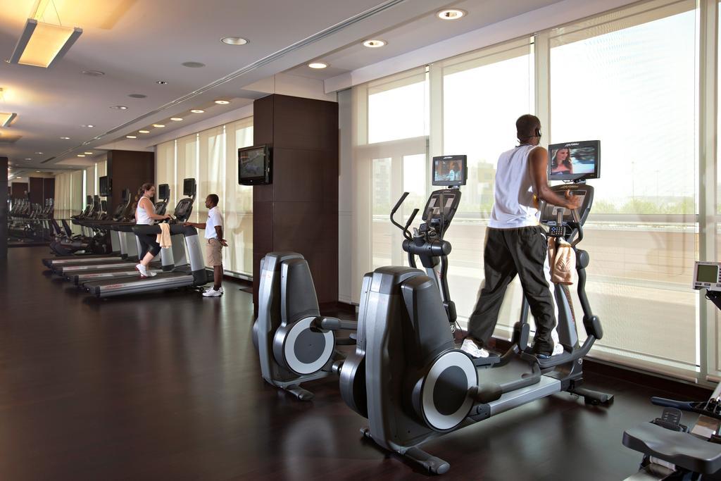 Hotel Hyatt Regency Oryx Ad Dawhah Esterno foto Elliptical cross trainer