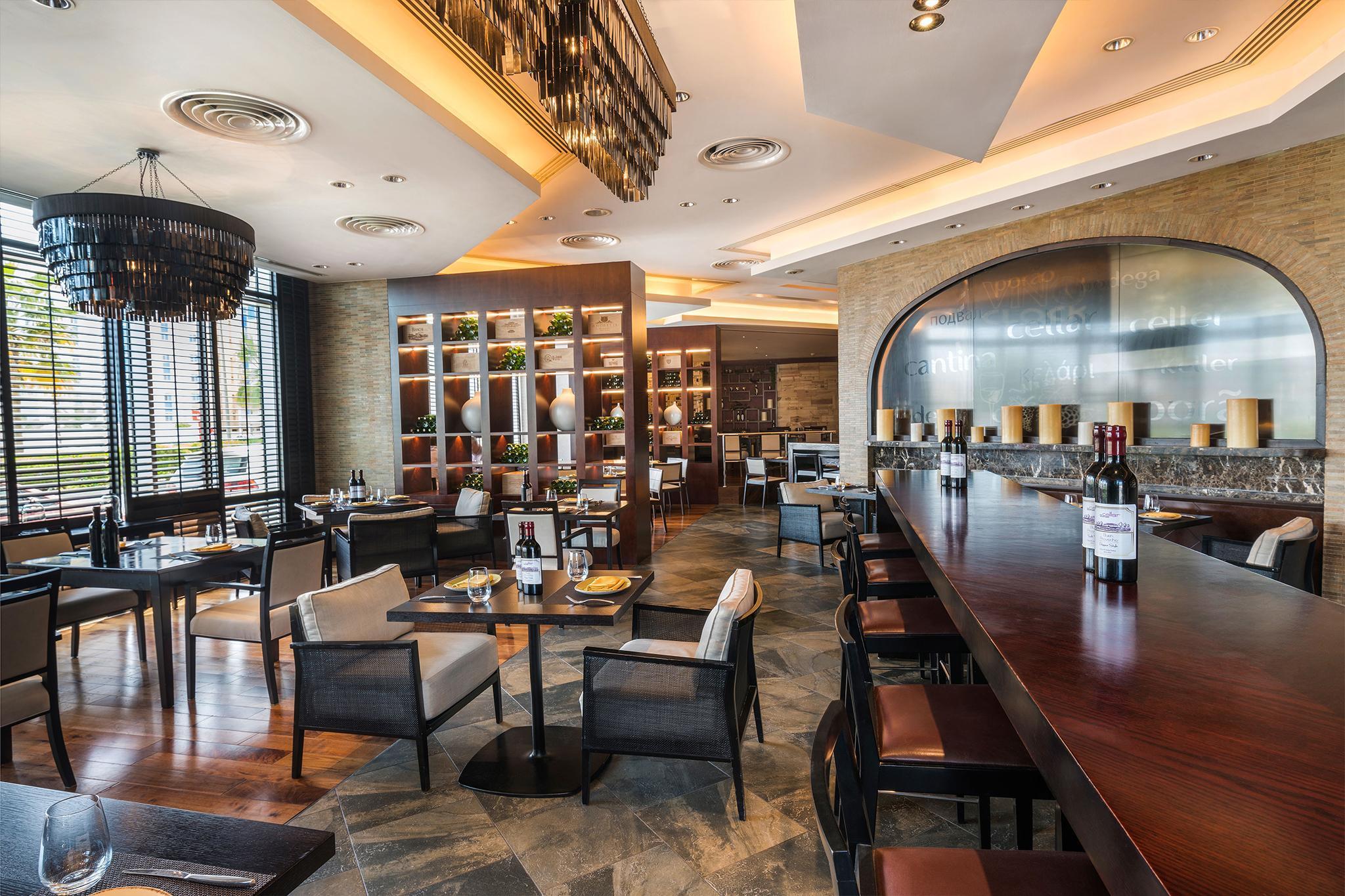 Hotel Hyatt Regency Oryx Ad Dawhah Esterno foto The interior of the restaurant