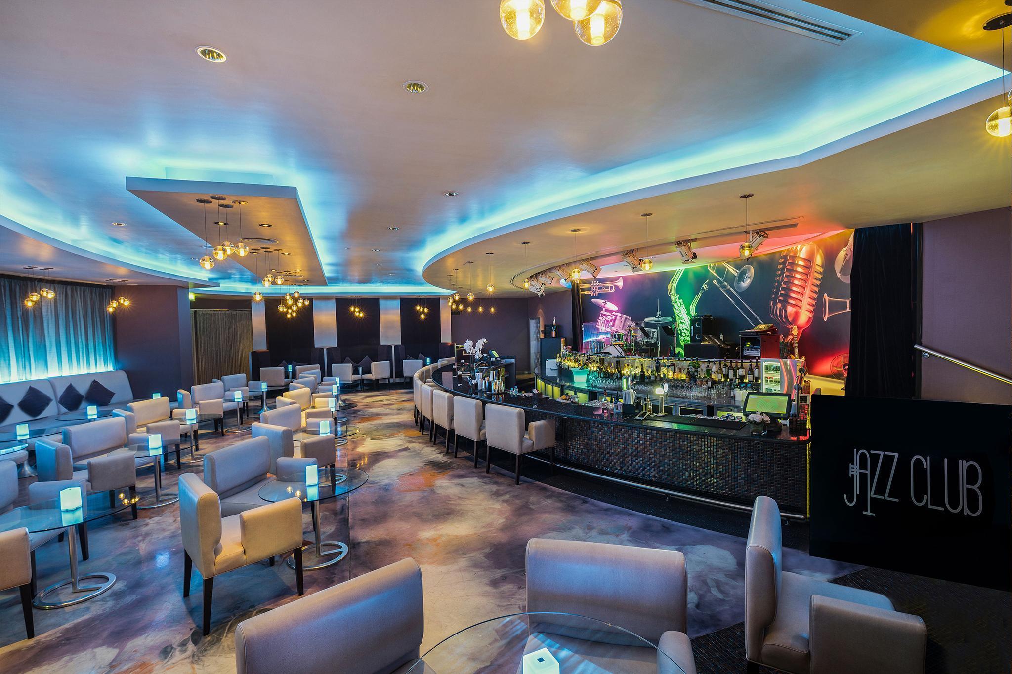 Hotel Hyatt Regency Oryx Ad Dawhah Esterno foto AZAL Lounge at Heydar Aliyev International Airport