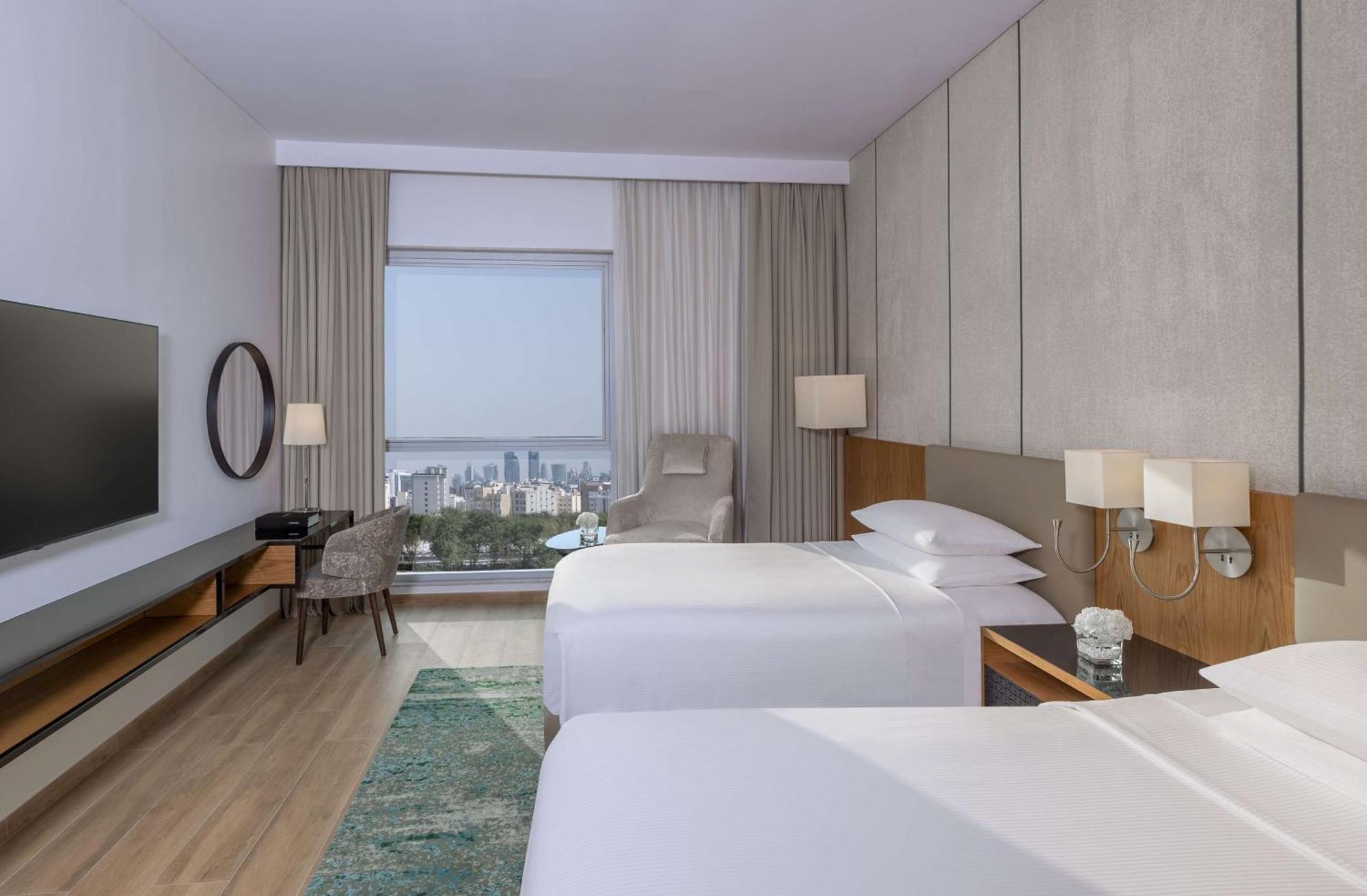 Hotel Hyatt Regency Oryx Ad Dawhah Esterno foto A guest room at the hotel