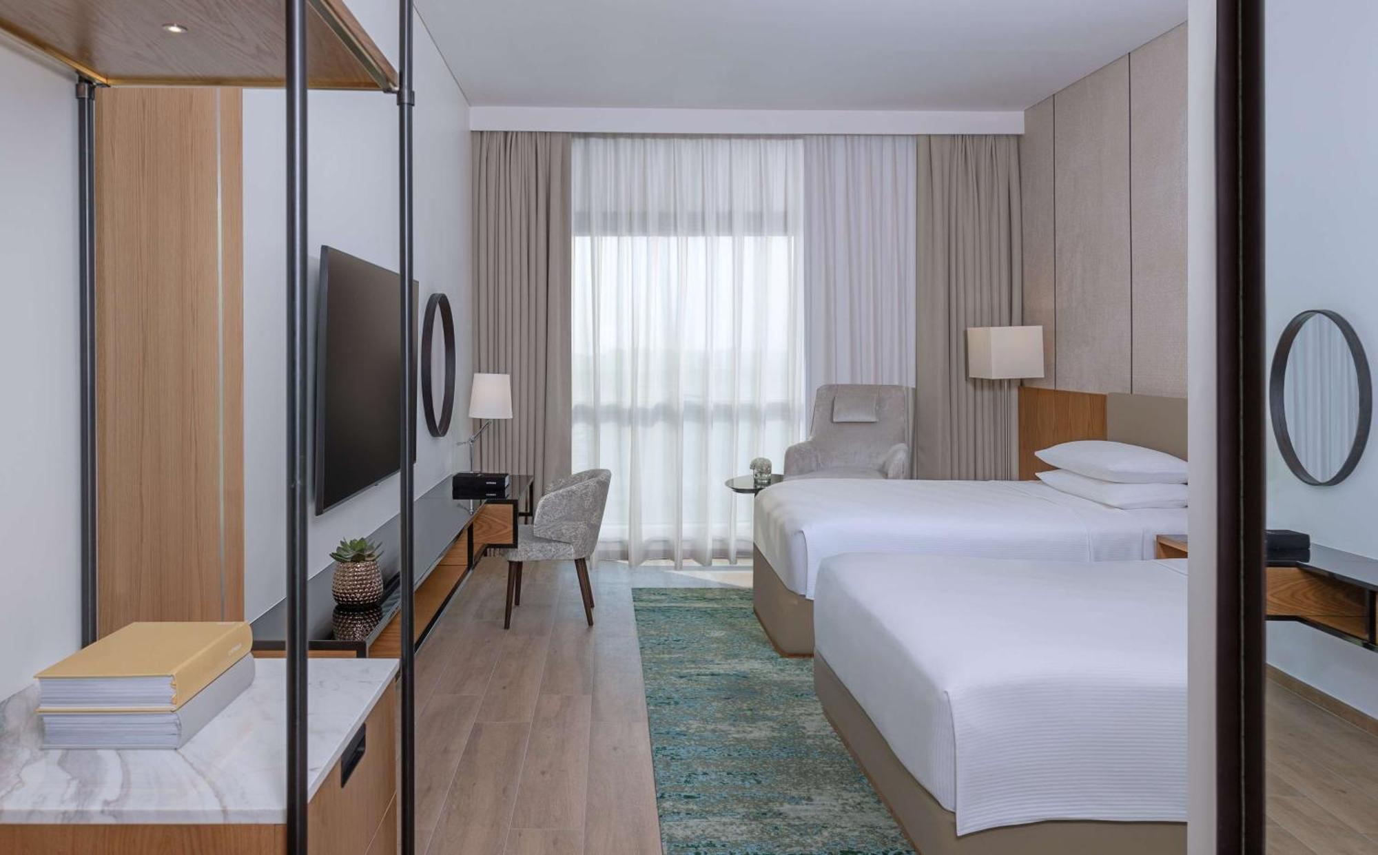 Hotel Hyatt Regency Oryx Ad Dawhah Esterno foto A guest room at the hotel