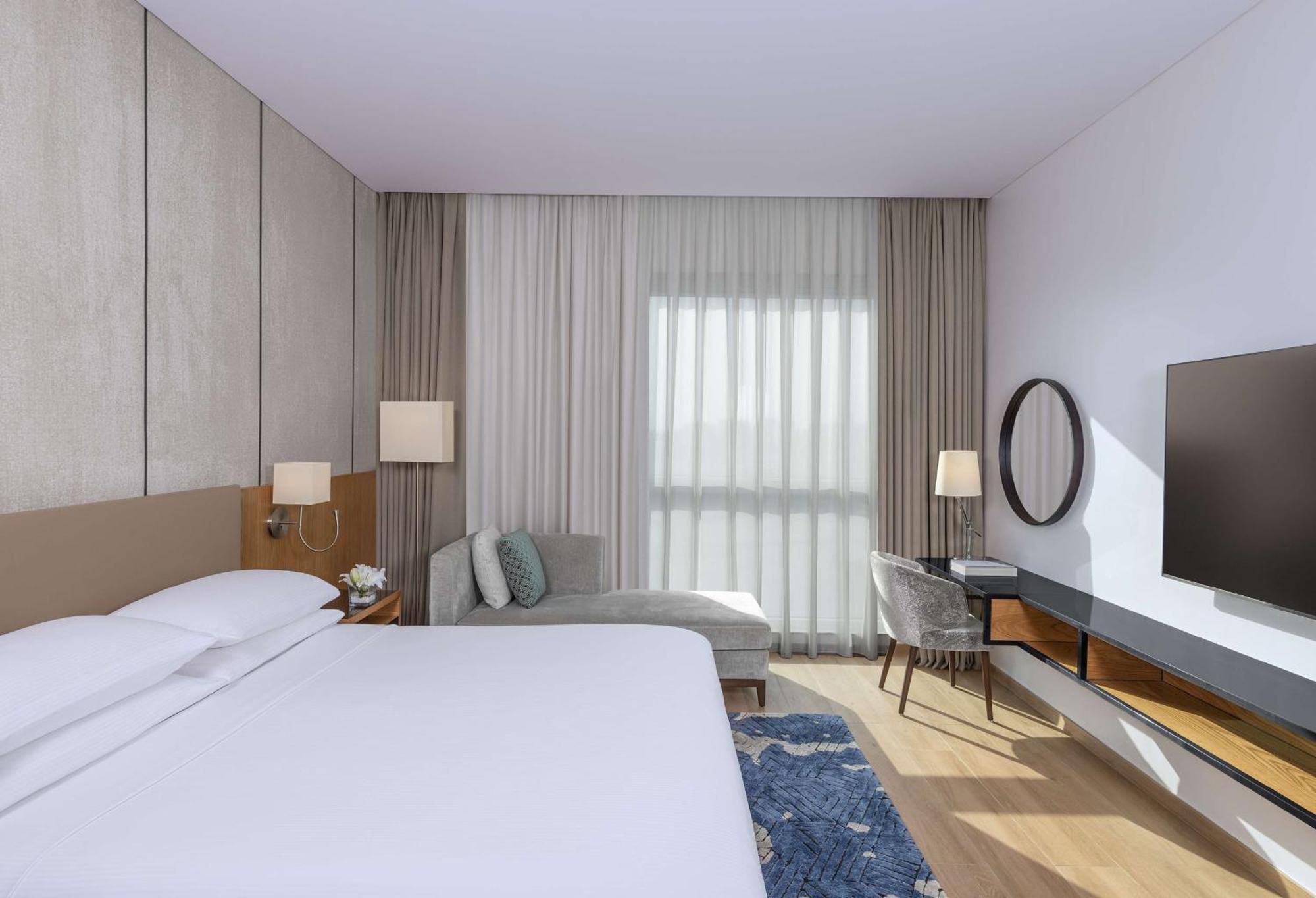 Hotel Hyatt Regency Oryx Ad Dawhah Esterno foto A guest room at the hotel