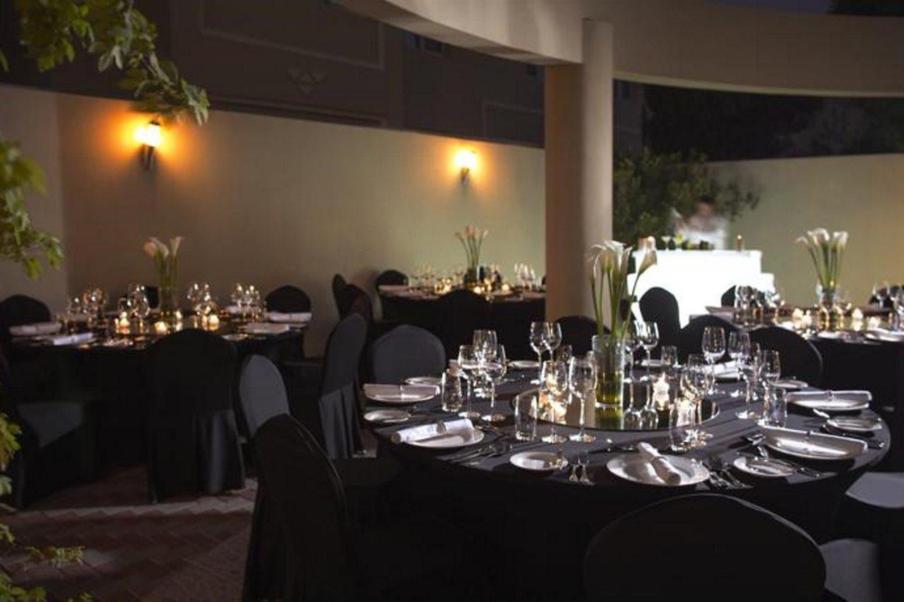 Hotel Hyatt Regency Oryx Ad Dawhah Esterno foto The restaurant
