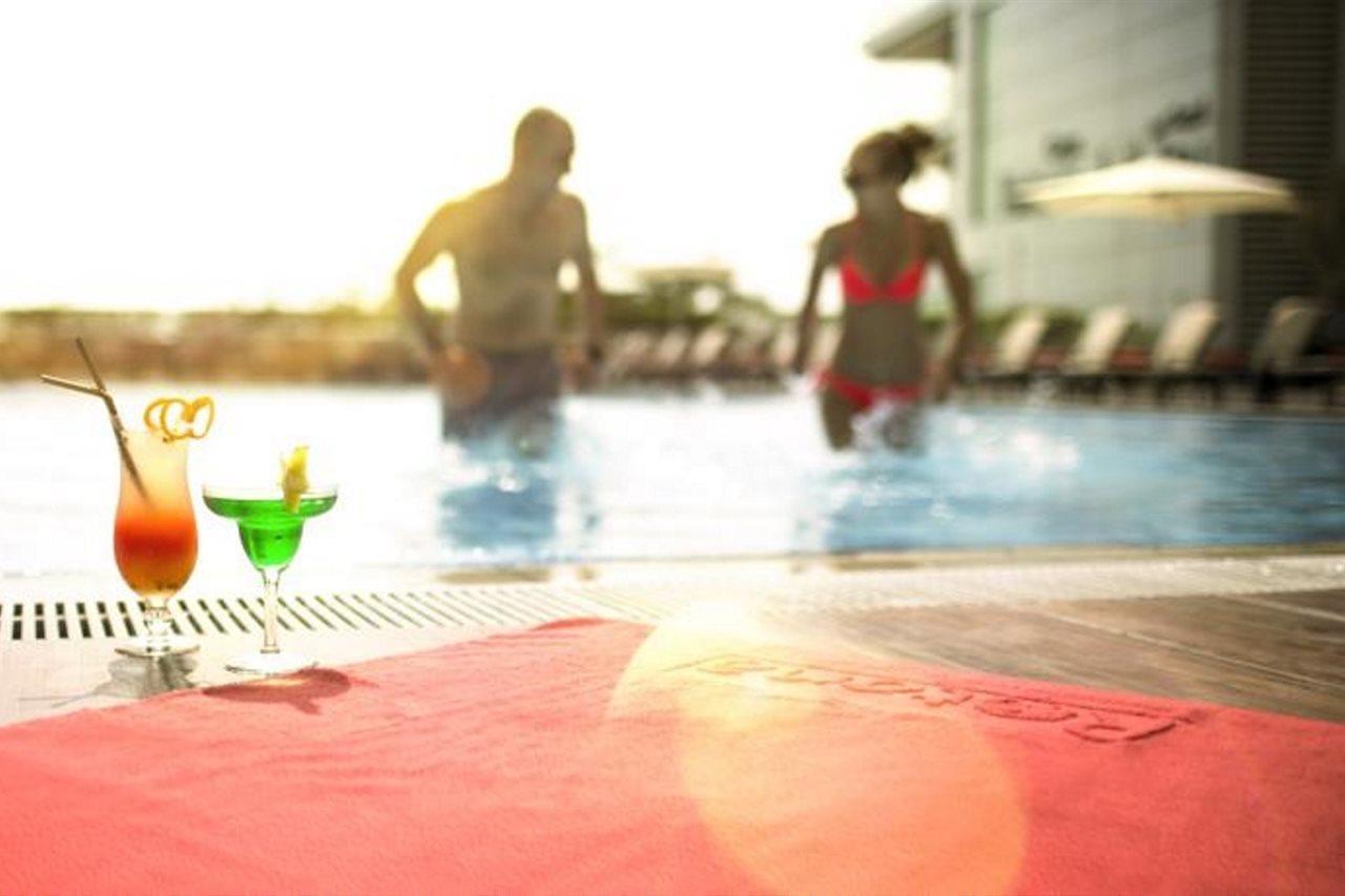 Hotel Hyatt Regency Oryx Ad Dawhah Esterno foto Pool at the hotel